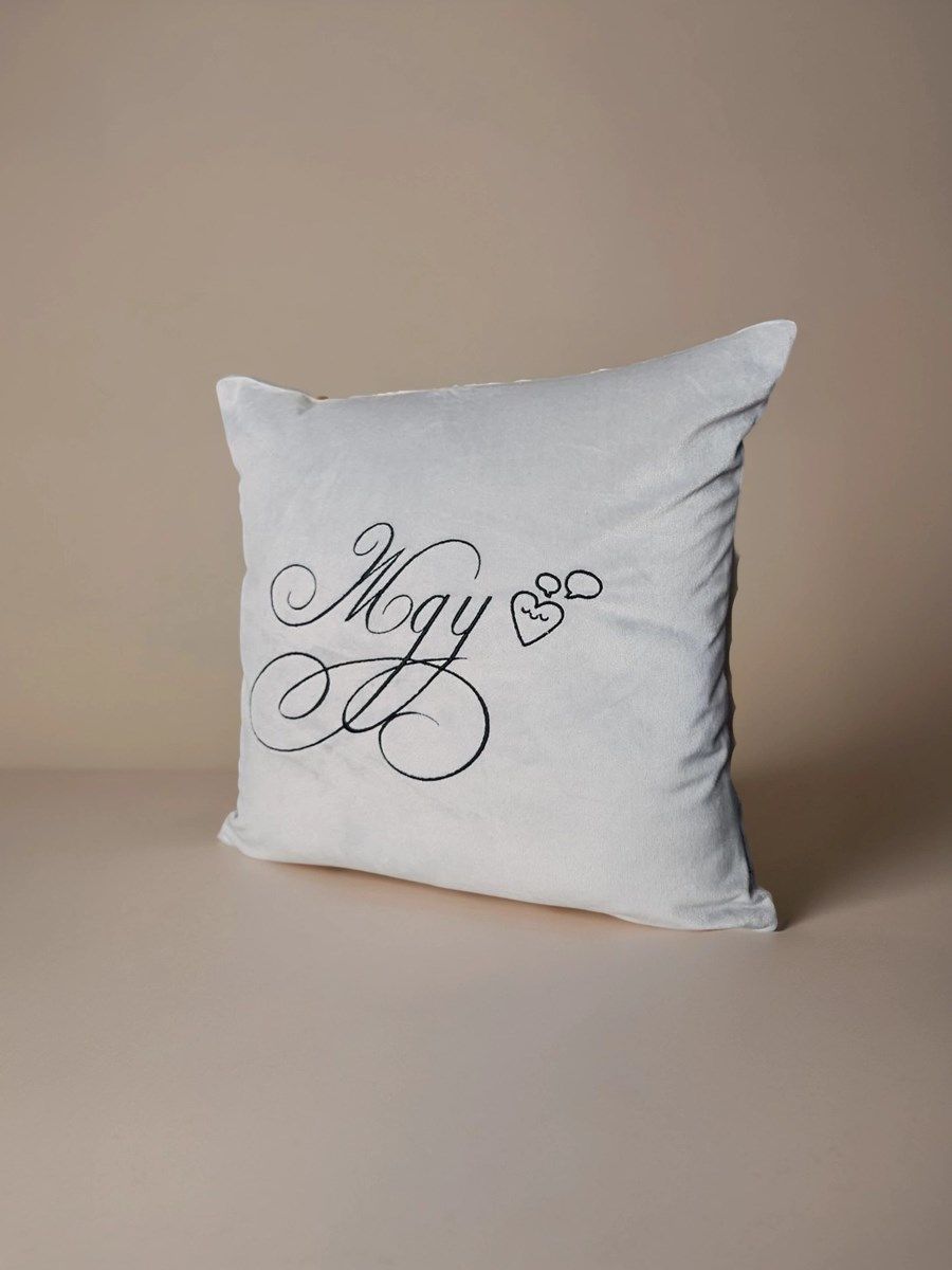 снимок Подушка декоративная "Жду" 40*40 от магазина BIO-TEXTILES ОПТ