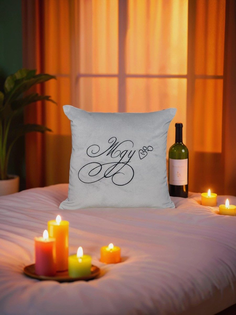 снимок Подушка декоративная "Жду" 40*40 от магазина BIO-TEXTILES ОПТ