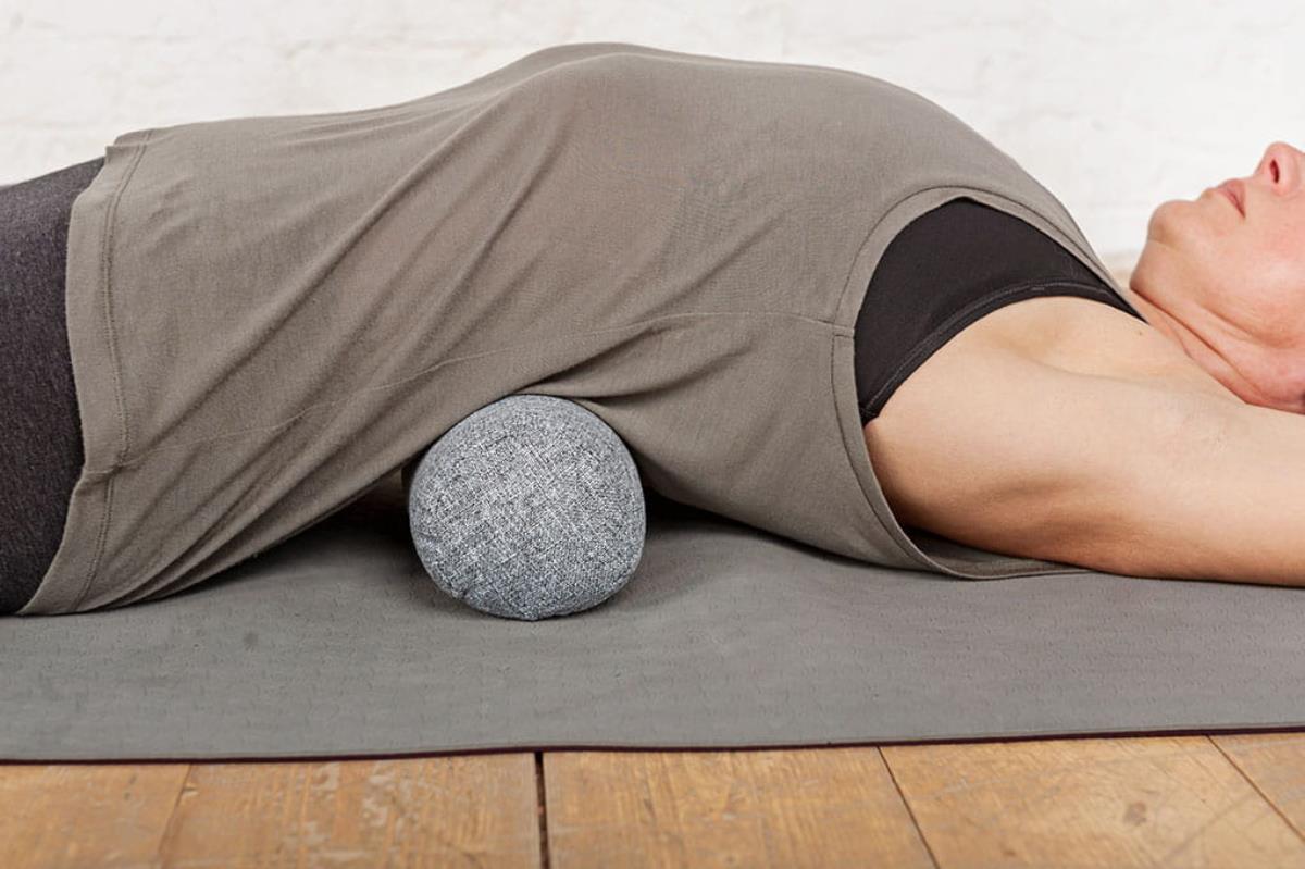 снимок Валик для йоги "РЕЛАКС" 10*40 (бордо) от магазина BIO-TEXTILES ОПТ